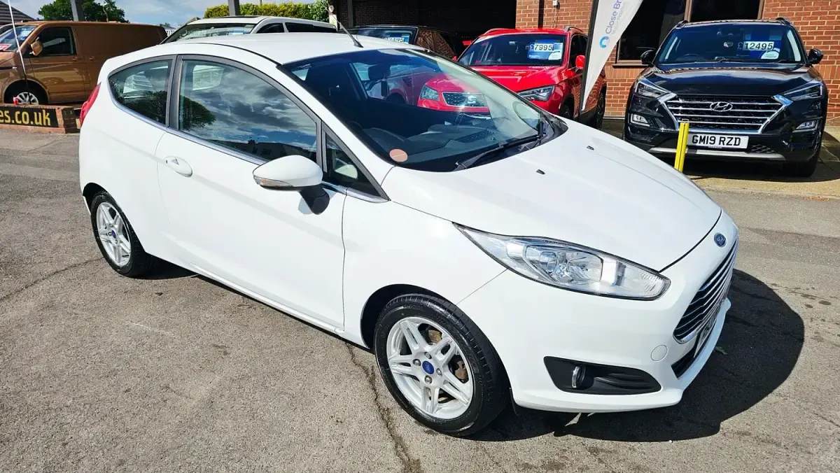 Used Ford Fiesta Zetec 2013 White Hatchback