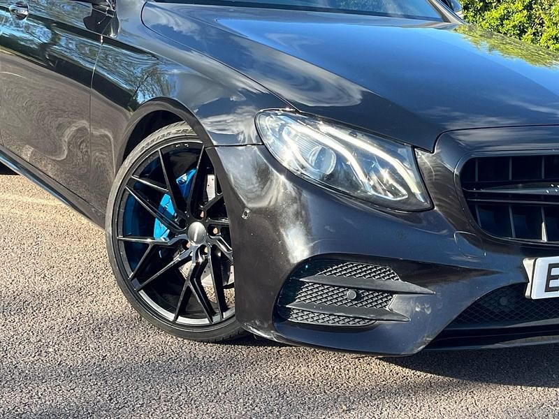 Begagnad Mercedes E220 AMG Line Premium 2016 Svart Sedan