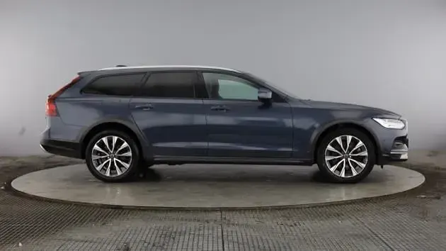 Used Volvo V90 CC Plus 232 HP (170 kW) 2023 Estate