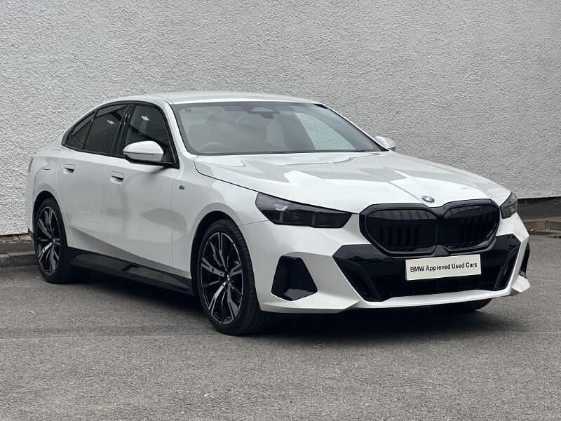 White Used 2025 BMW 520 M Sport | £42,450 (Fair price) - Image 1/4