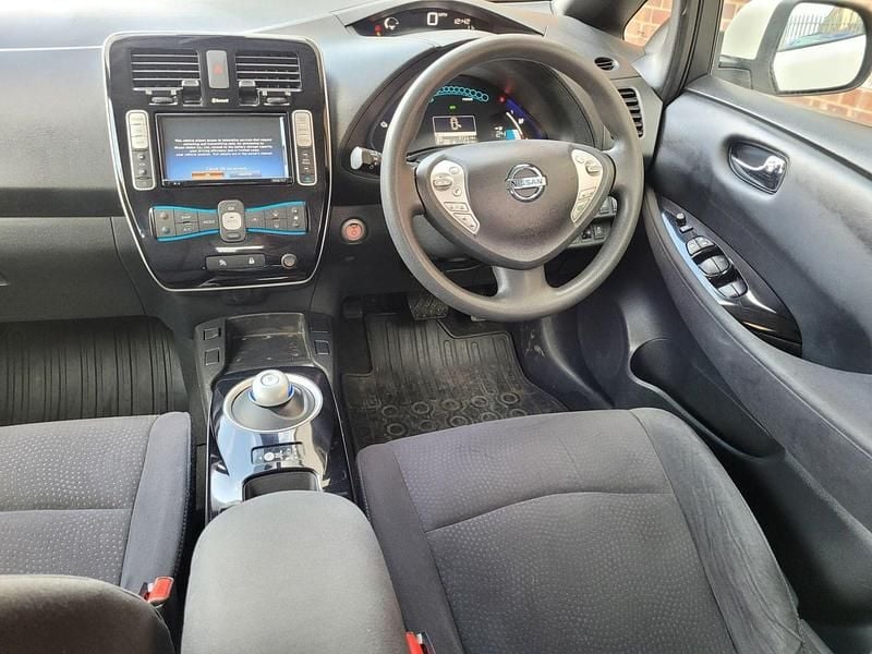 Used Nissan Leaf Acenta 80 kW (109 HP) 2016 White Hatchback