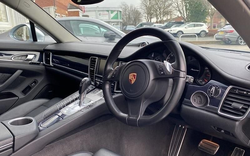 Used Porsche Panamera 300 HP (220 kW) 2015 Silver Hatchback