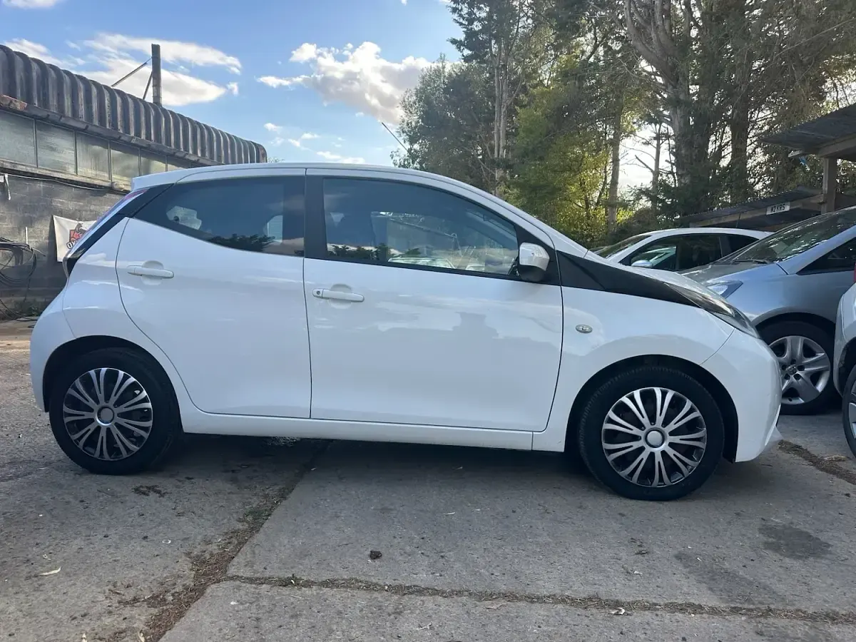 Used Toyota Aygo X-play 69 HP (50 kW) 2016 White Hatchback