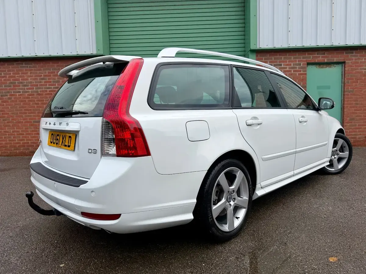 Used Volvo V50 R-Design 147 HP (108 kW) 2011 White Estate