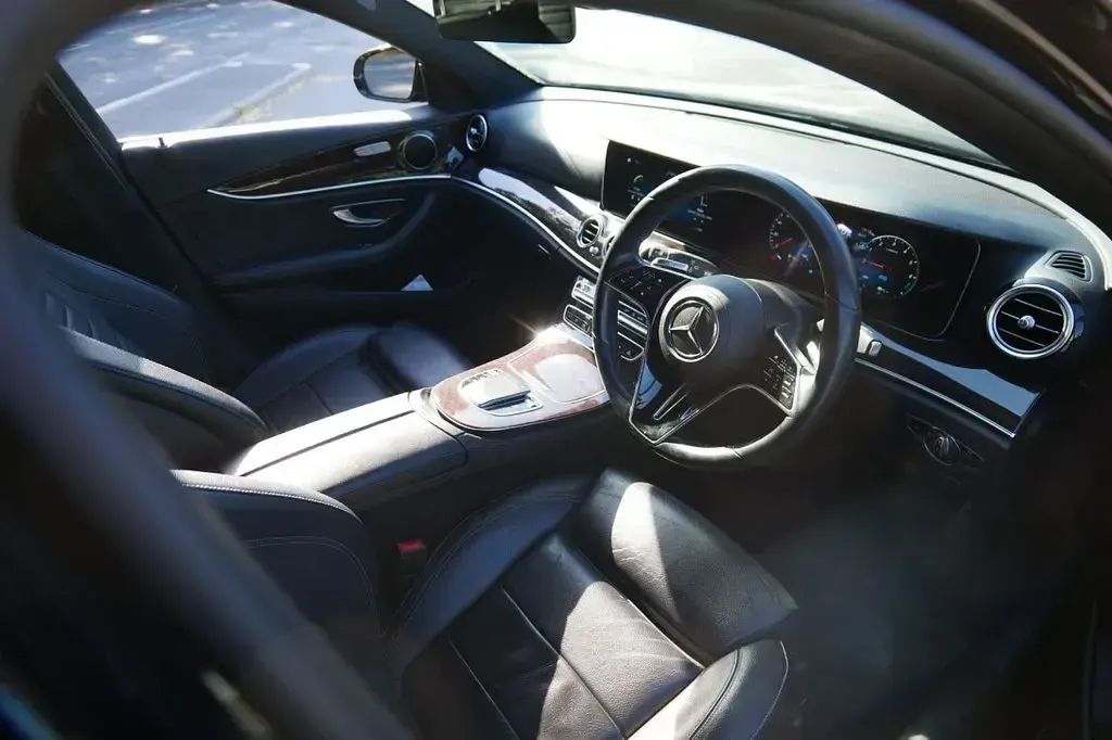 Used Mercedes E300 AMG line 306 HP (225 kW) 2021 Black Estate