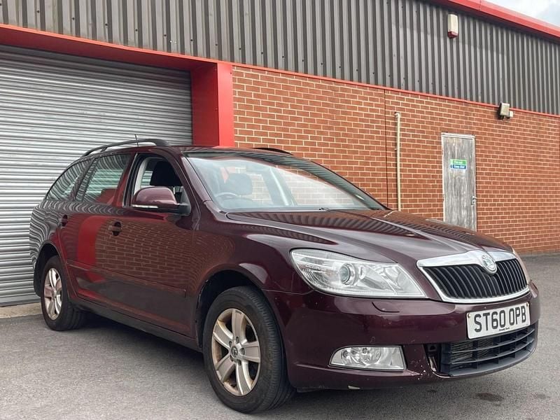 Maroon Used 2011 Skoda Octavia Estate | £2,495 (Good price) - Image 1/4