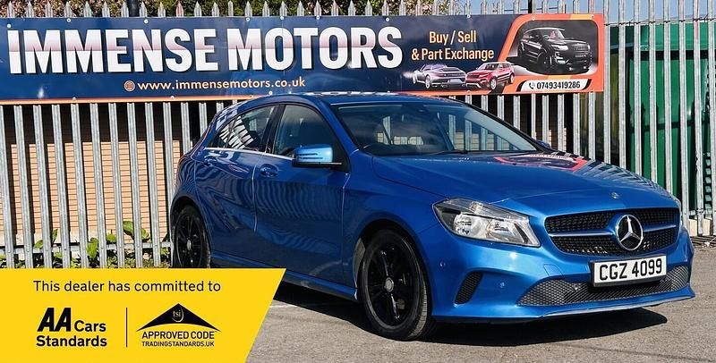 Begagnad Mercedes A180 Executive 2016 Blå Halvkombi