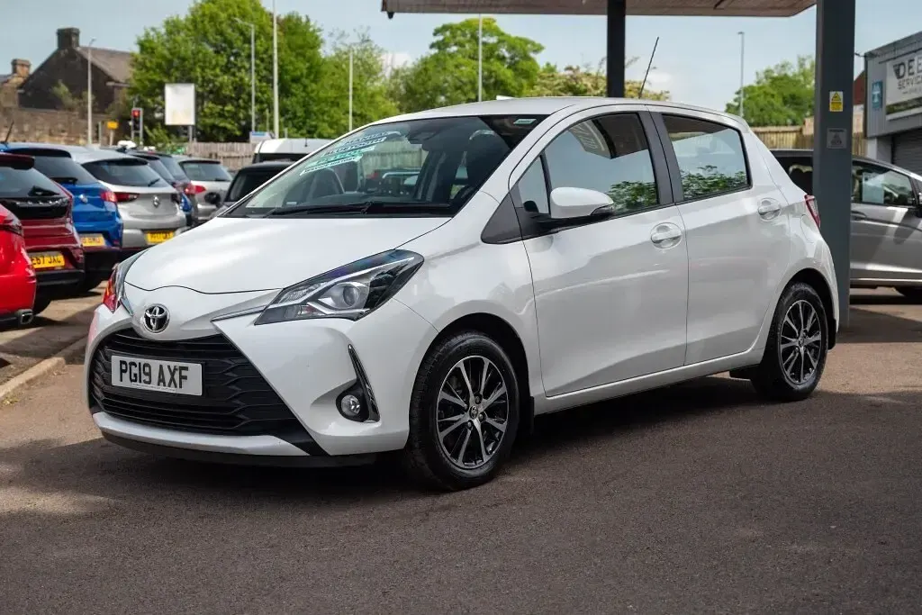 Used Toyota Yaris 2019 White Hatchback