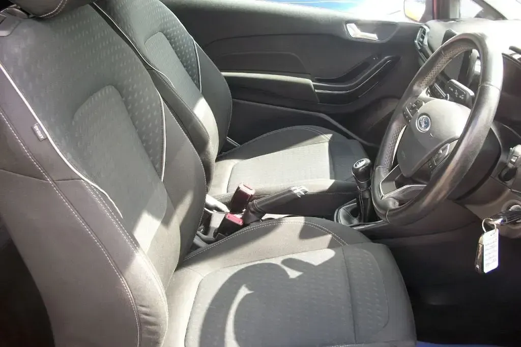 Usado Ford Fiesta Zetec 70 HP (51 kW) 2017 Azul Citadino