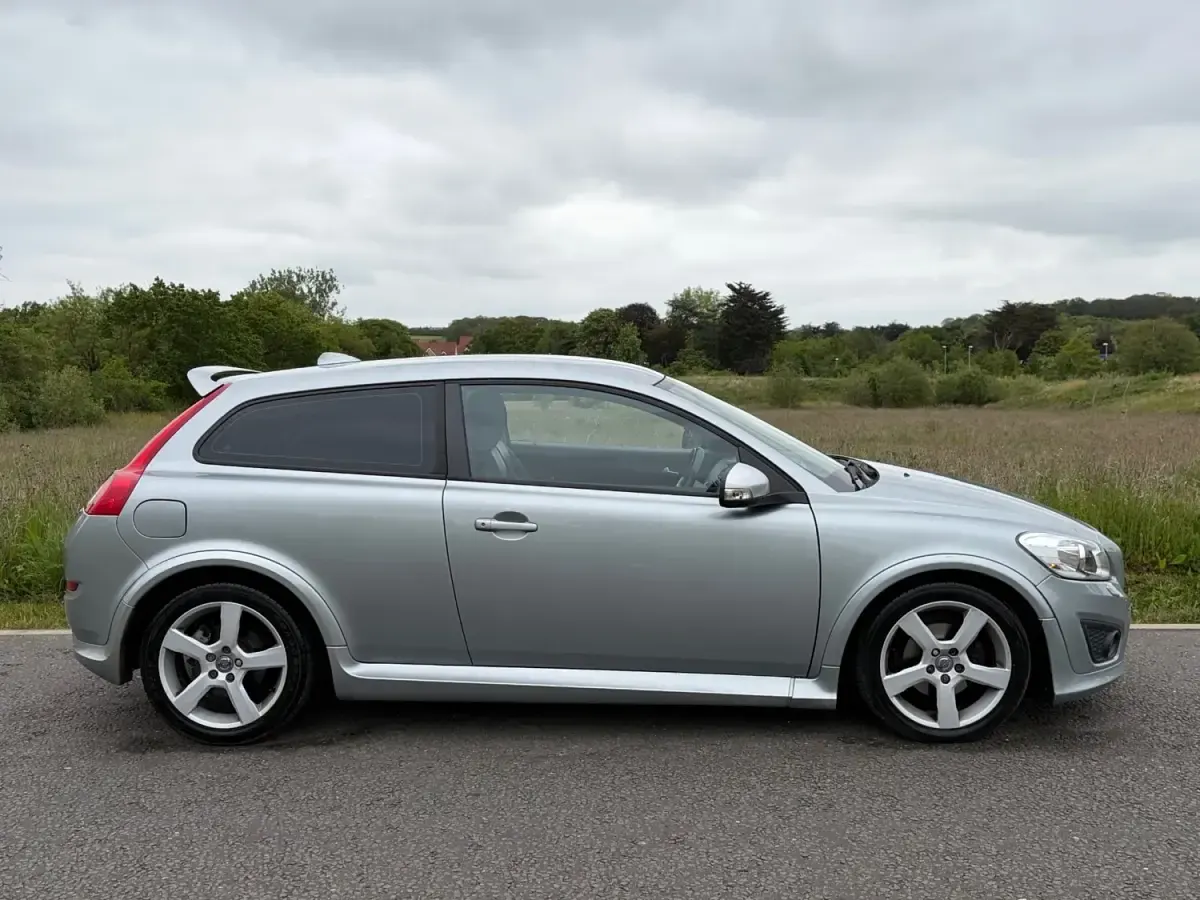 Usado Volvo C30 R-Design 2010 Plateado Utilitario
