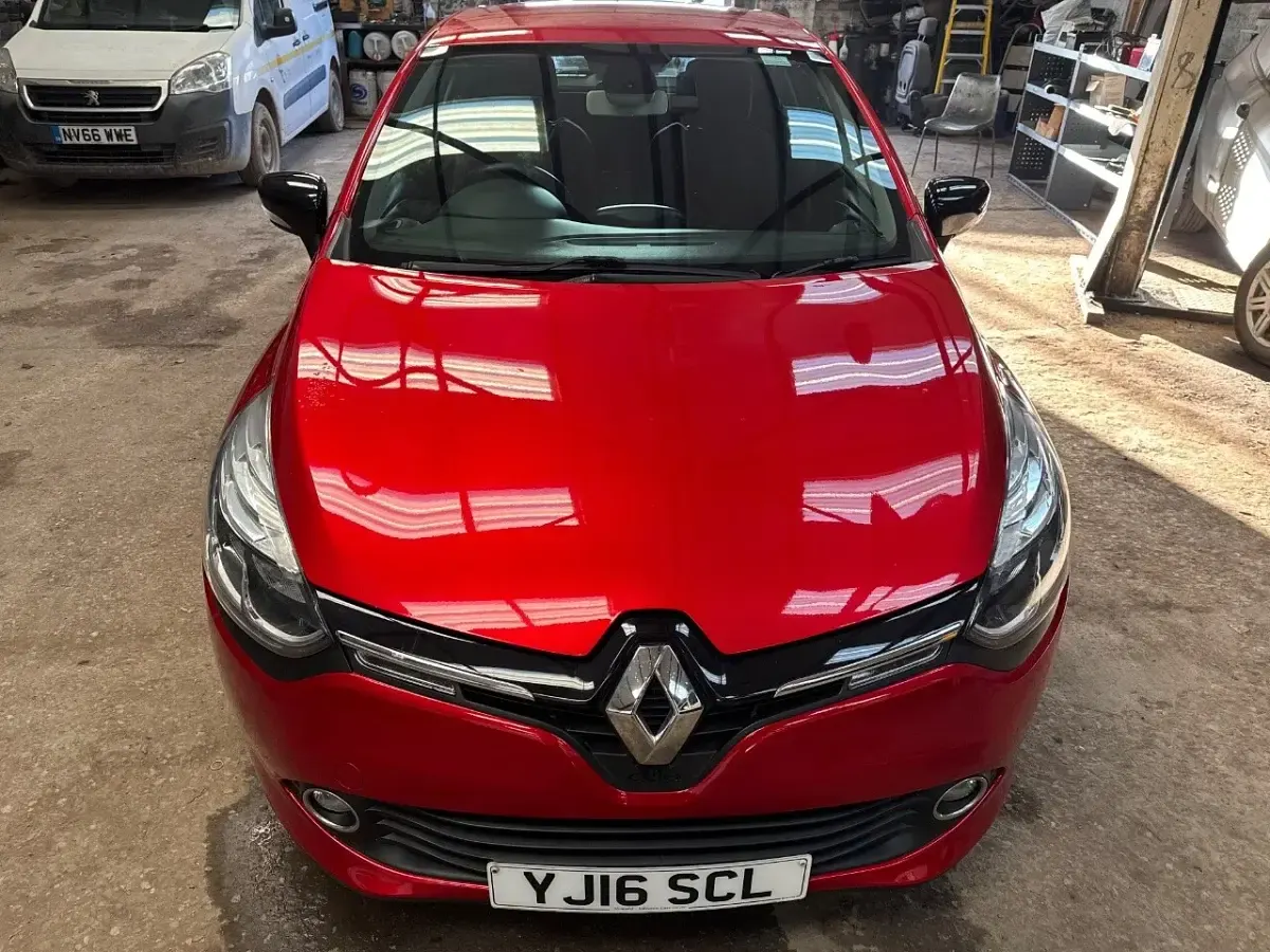 Used Renault Clio Dynamique 90 HP (66 kW) 2016 Red Hatchback