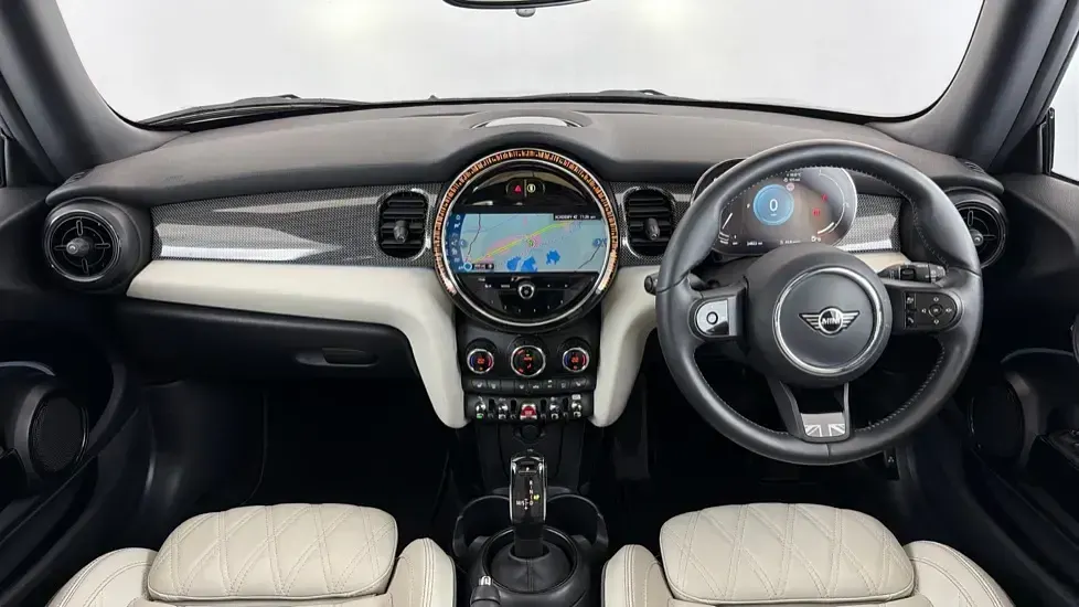 Usado Mini Cooper Exclusive 134 CV (98 kW) 2023 Negro Utilitario