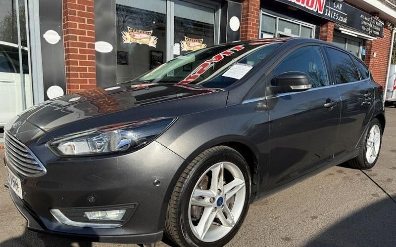 Usado Ford Focus Titanium 125 HP (91 kW) 2017 Cinzento Citadino