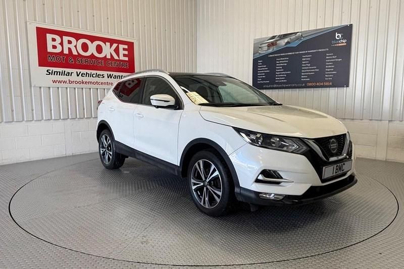White Used 2018 Nissan Qashqai N-Connecta SUV | £10,250 (Fair price) - Image 1/1