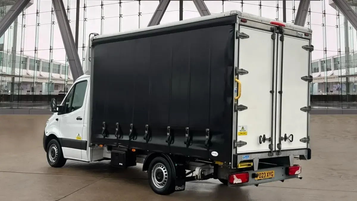 Usado Mercedes Sprinter Progressive 150 HP (110 kW) 2023 Branco Van