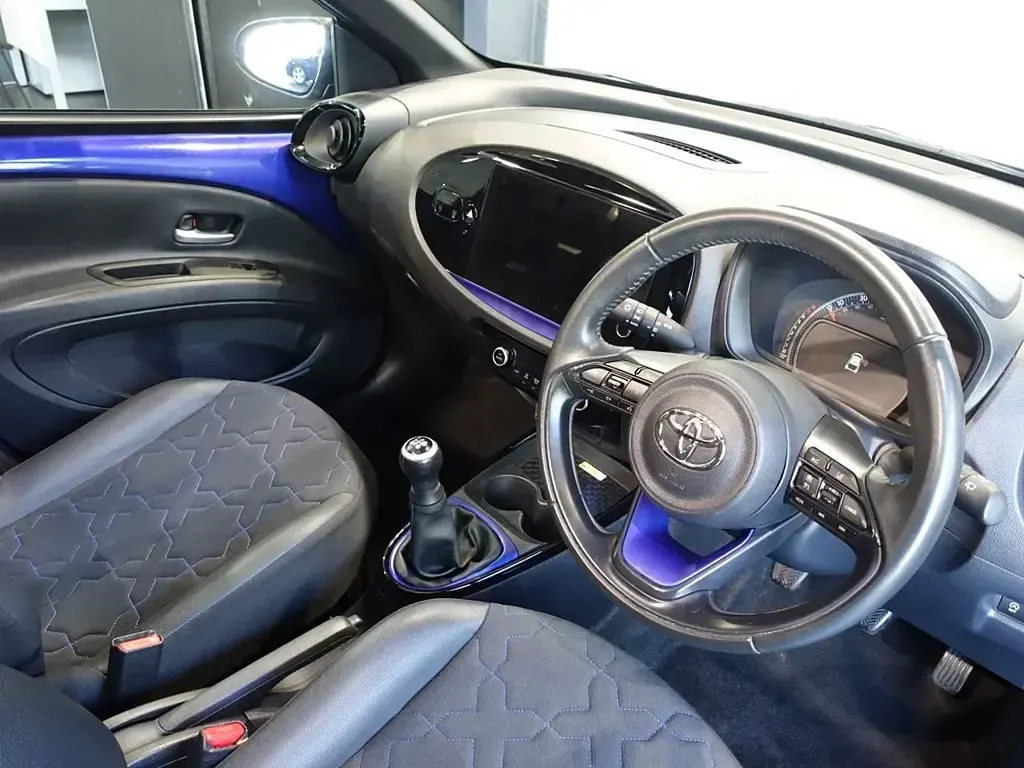 Used Toyota Aygo X 72 HP (52 kW) 2024 Blue SUV