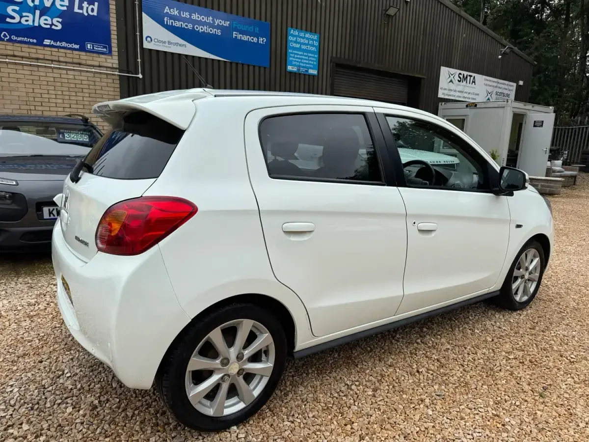 Used Mitsubishi Mirage 79 HP (58 kW) 2015 White Hatchback