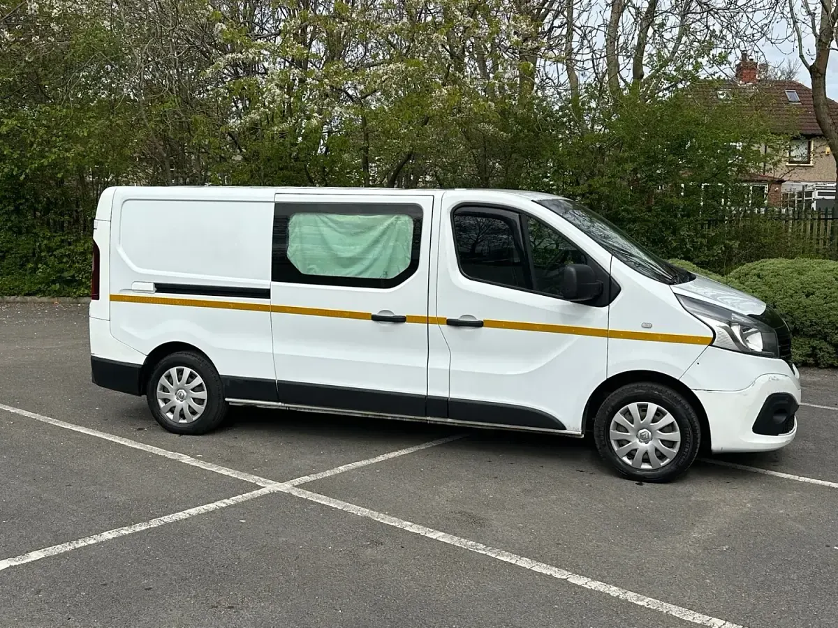 Used Renault Trafic Business 115 HP (84 kW) 2015 White MPV
