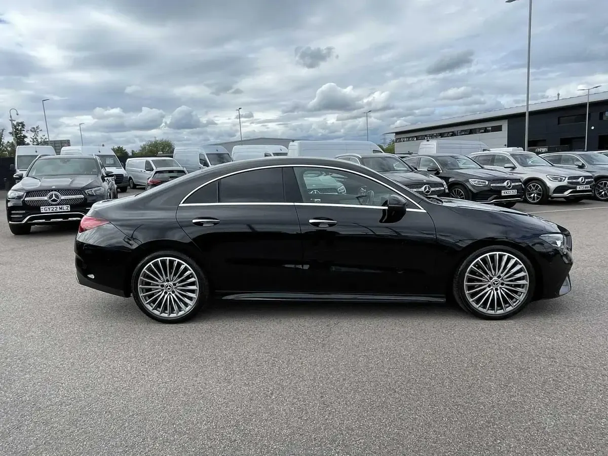 Begagnad Mercedes CLA180 AMG Line Premium 2023 Svart Sedan