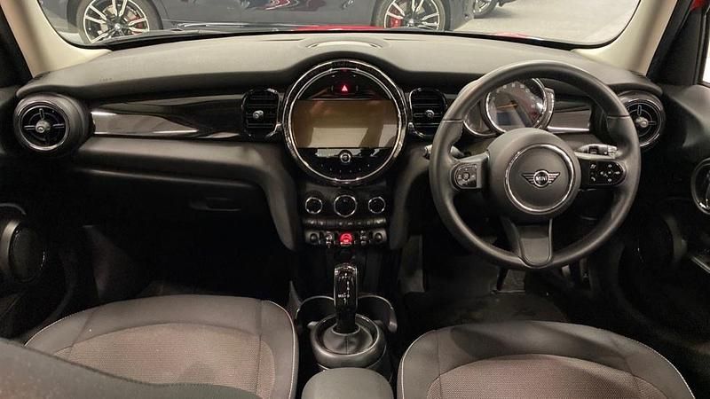 Used Mini Cooper Classic 134 HP (98 kW) 2022 Red Hatchback