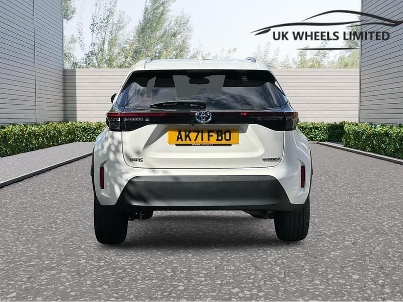 Used Toyota Yaris Hybrid Design 2021 White Hatchback