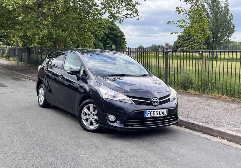 Used Toyota Verso 112 HP (82 kW) 2015 Grey MPV