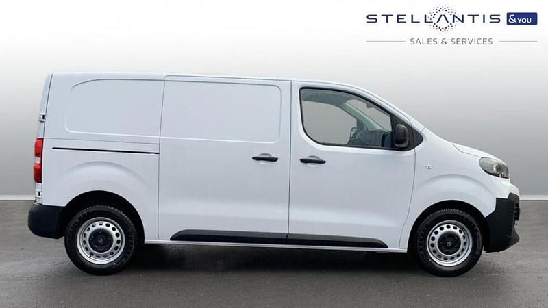 White Used 2024 Citroën Dispatch MPV | £18,495 (Fair price) - Image 1/4