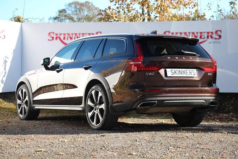 Used Volvo V60 CC 250 HP (183 kW) 2021 Bronze Estate