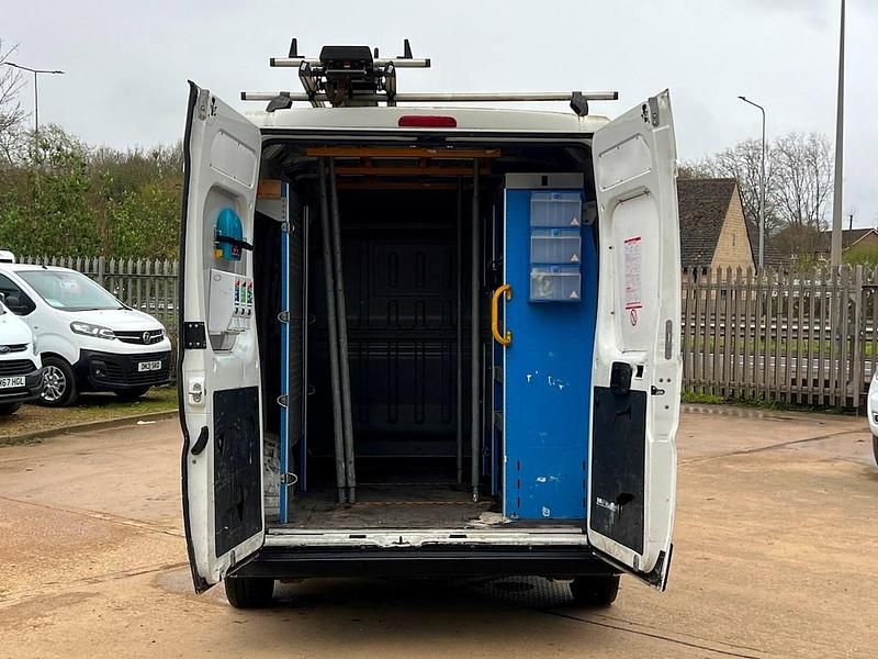 Used Peugeot Boxer 130 HP (95 kW) 2018 White Van