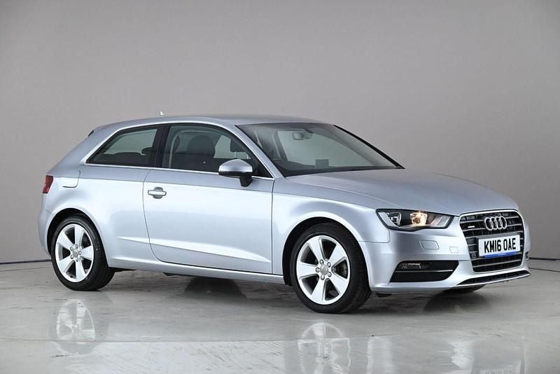 Begagnad Audi A3 Sport 150 HK (110 kW) 2016 Silver Halvkombi