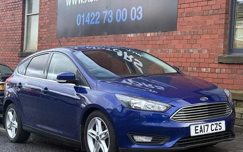 Used Ford Focus Zetec 125 HP (91 kW) 2017 Blue Hatchback