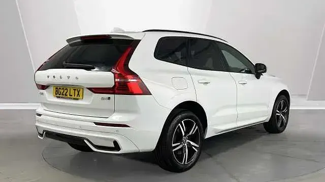 Used Volvo XC60 R-Design 194 HP (142 kW) 2022 White SUV