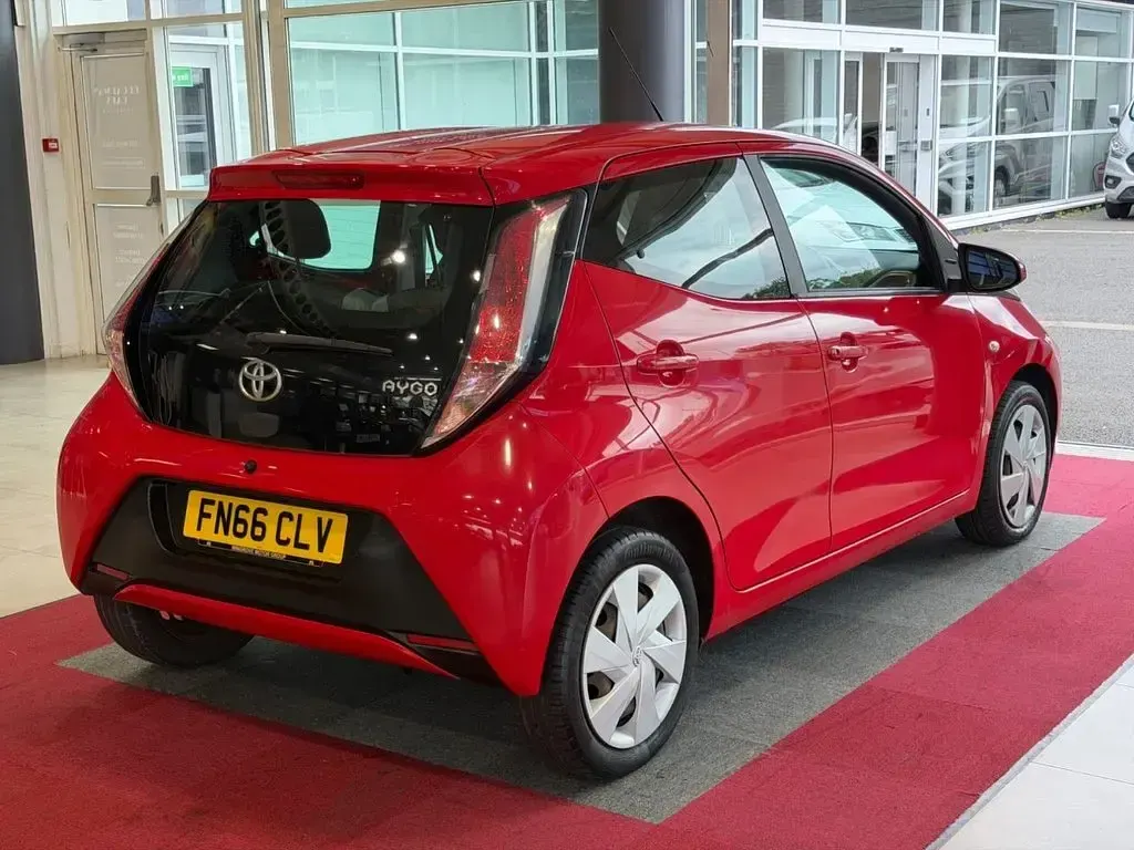Used Toyota Aygo X-play 68 HP (50 kW) 2016 Red Hatchback