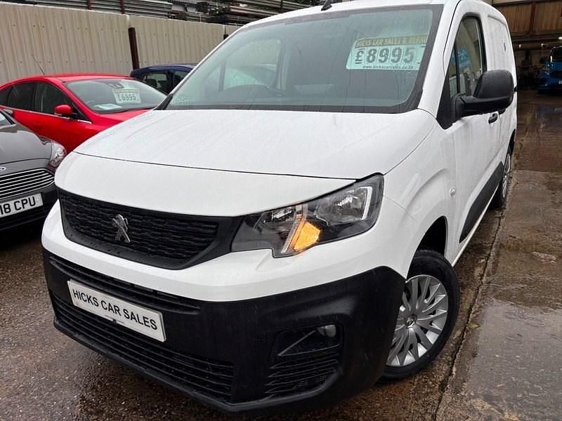 White Used 2020 Peugeot Partner MPV | £8,995 (A bit pricey) - Image 1/4