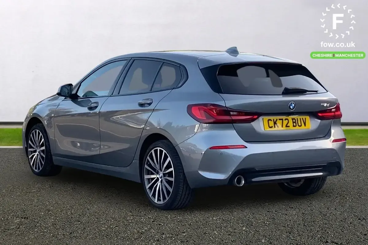 Begagnad BMW 116 Sport Line 2022 Grå Halvkombi