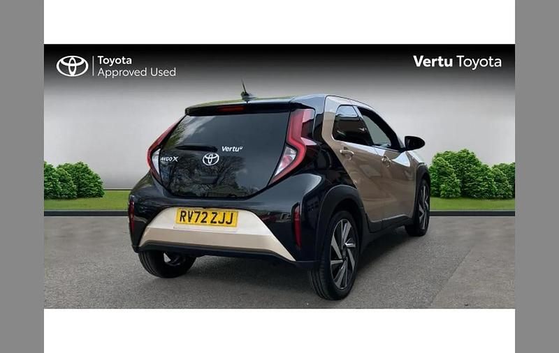 Used Toyota Aygo X 72 HP (52 kW) 2022 Beige SUV