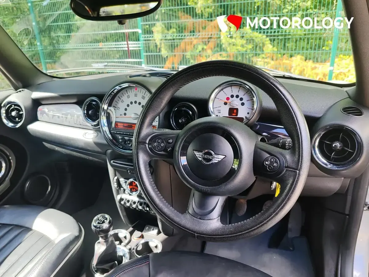 Used Mini Cooper D Hatch 110 HP (80 kW) 2012 Silver Hatchback