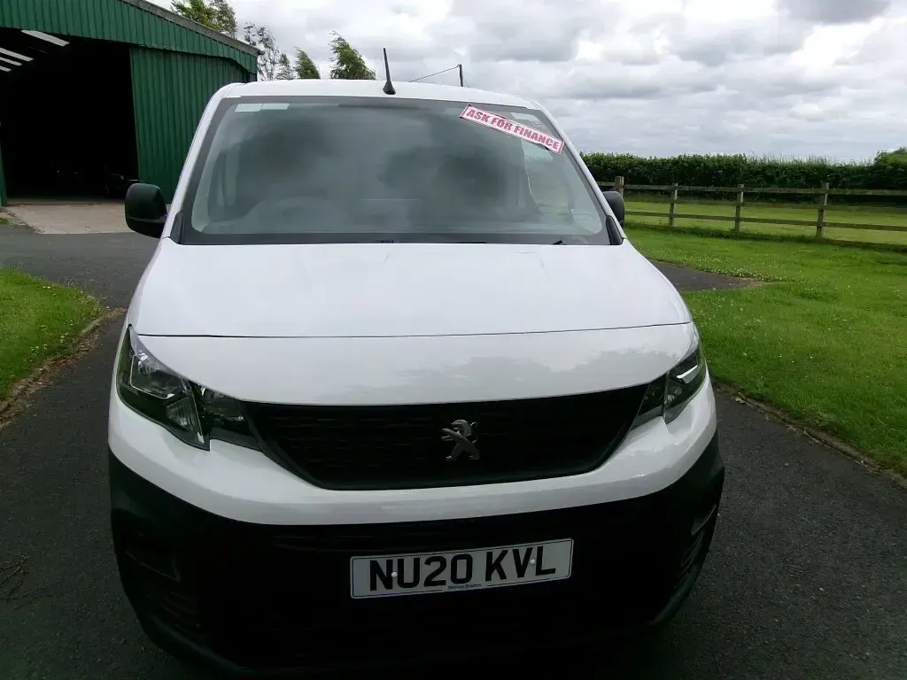 Used Peugeot Partner 2020 White MPV