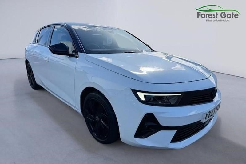 Used Vauxhall Astra S 130 HP (95 kW) 2023 White Hatchback