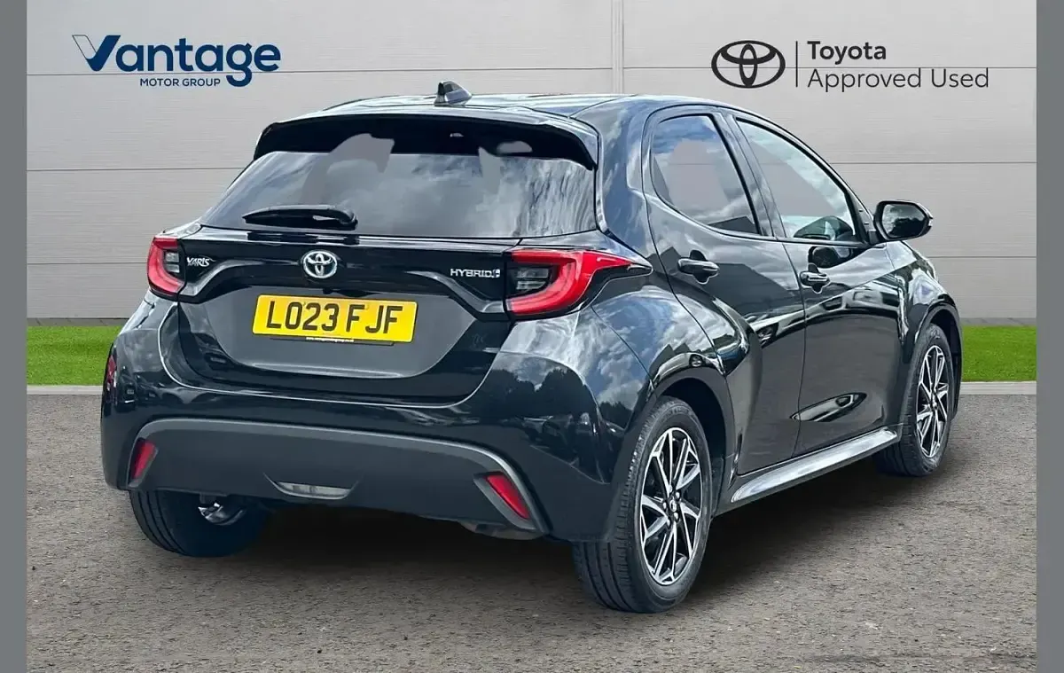 Used Toyota Yaris Design 113 HP (83 kW) 2023 Black Hatchback