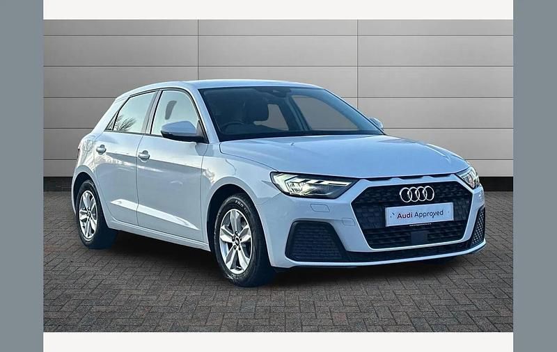 Used Audi A1 Design 95 HP (69 kW) 2021 White SUV