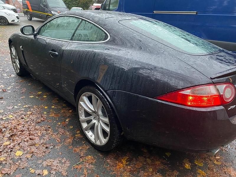 Begagnad Jaguar XK 300 HK (220 kW) 2006 Svart Sportkupé