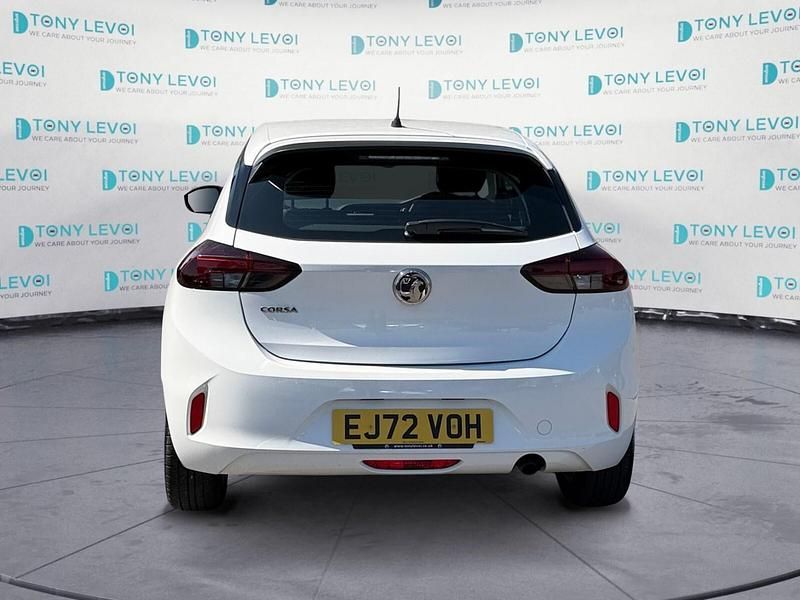 Second-hand Vauxhall Corsa Design Edition 2022 Alb Hatchback