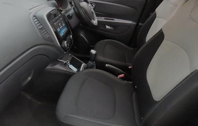 Used Renault Captur Iconic 90 HP (66 kW) 2019 Grey/black SUV