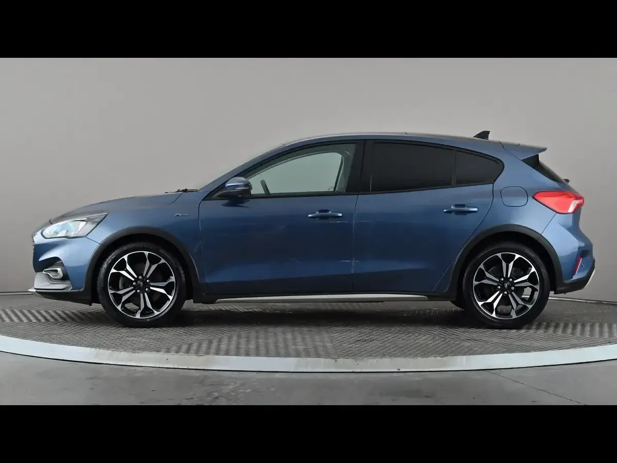 Used Ford Focus Active X 125 HP (91 kW) 2019 Blue Hatchback
