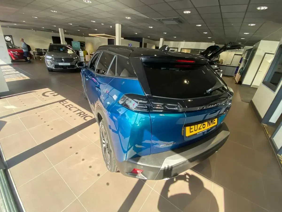 Nouă Peugeot 2008 GT 129 CP (94 kW) 2026 Albastru SUV