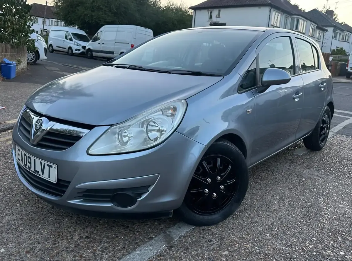 Used Vauxhall Corsa Club 90 HP (66 kW) 2009 Silver Hatchback