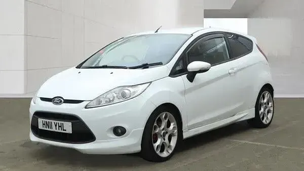 Used Ford Fiesta Zetec 2011 White Hatchback