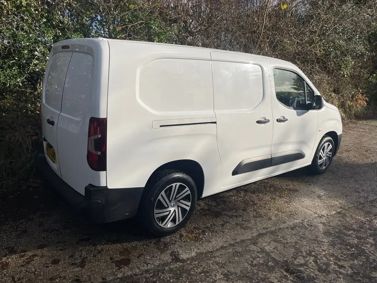Used Vauxhall Combo Edition 100 HP (73 kW) 2020 White Van