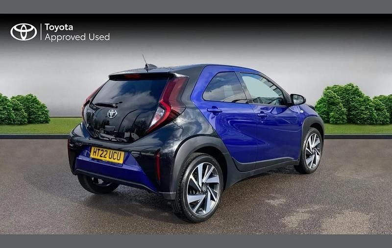 Used Toyota Aygo X 72 HP (52 kW) 2022 Juniper blue bitone SUV
